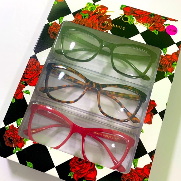 Betsey Johnson Accessories - Betsey Johnson reading glasses 3pk NWT +2.5